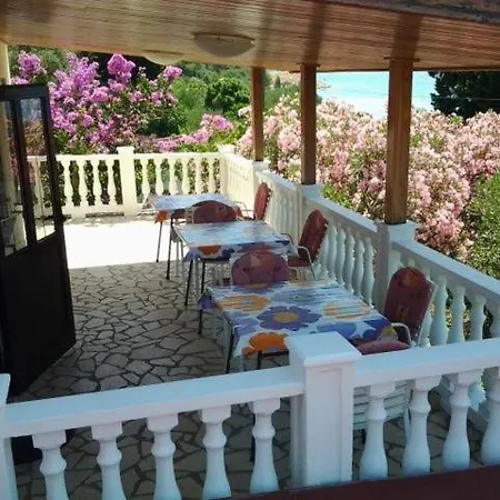 In With Seaview, Terrace, Air Condition, Wifi *